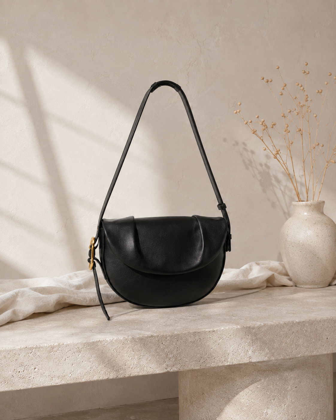 TÁCITA SIENA — Saddle em Couro, Preto