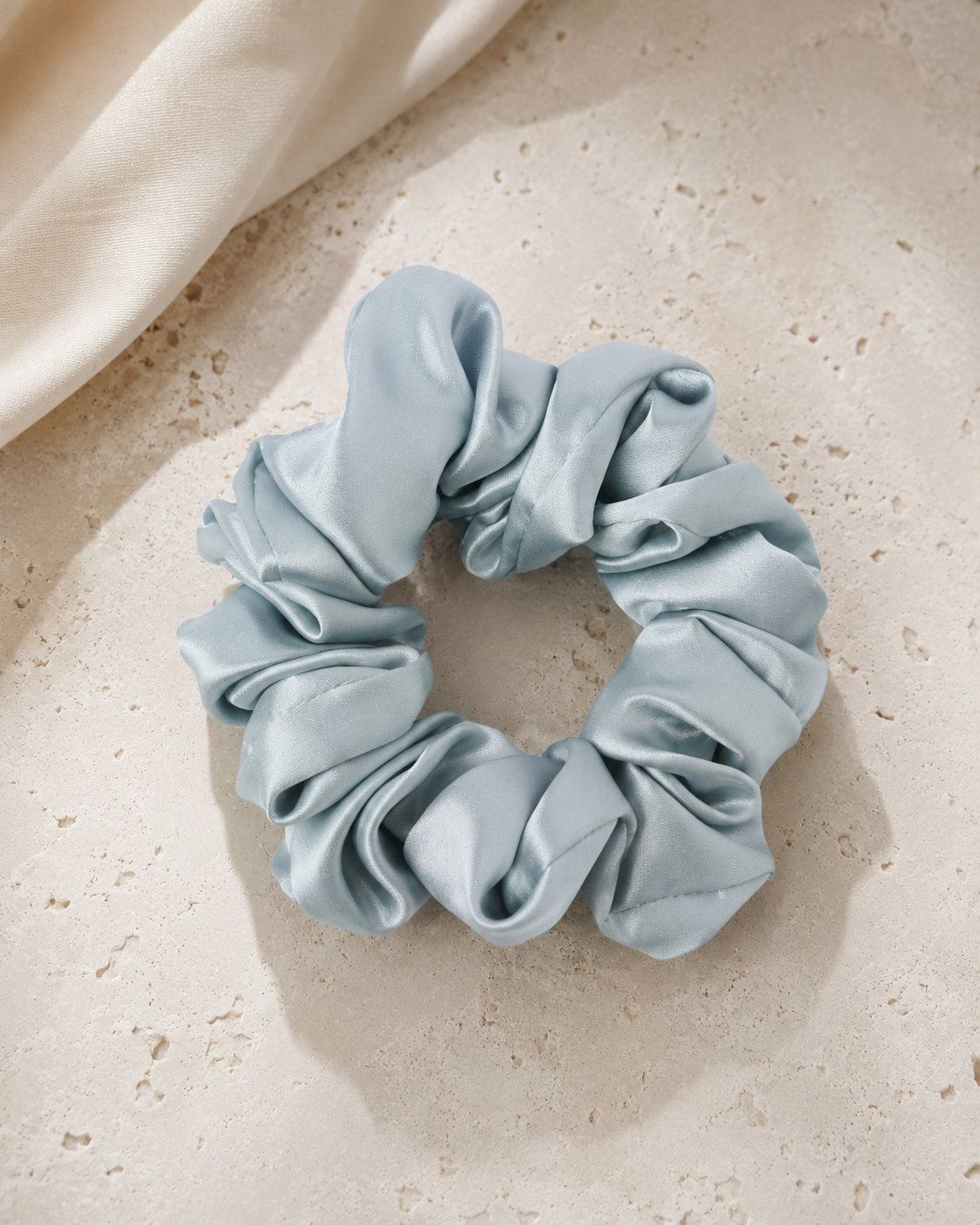 TÁCITA Scrunchie de Seda, Azul Névoa
